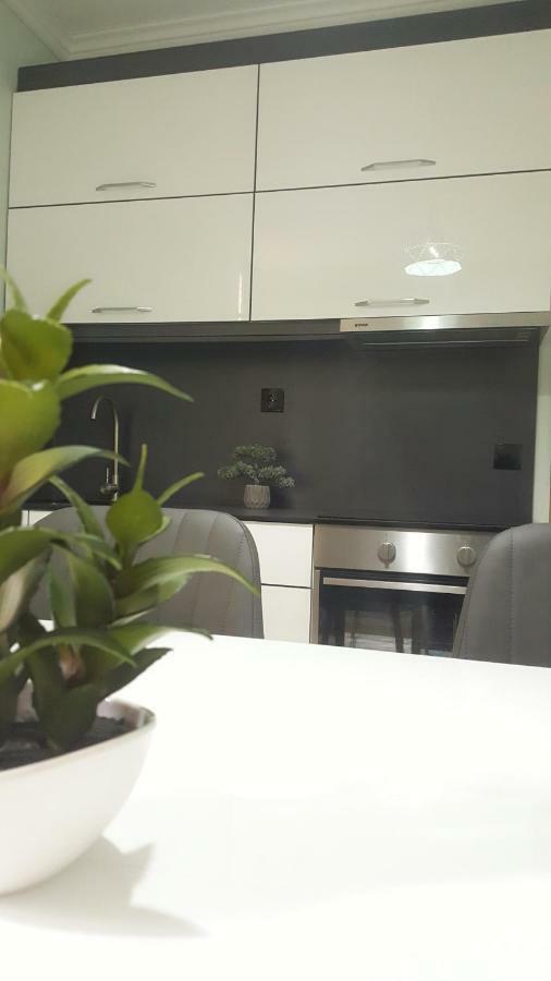 Cozy&Comfy Apartment In The Center Of Prishtina Приштина Экстерьер фото